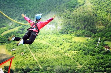 Hombre murió al soltarse las cuerdas de bungee jumping en Riobamba