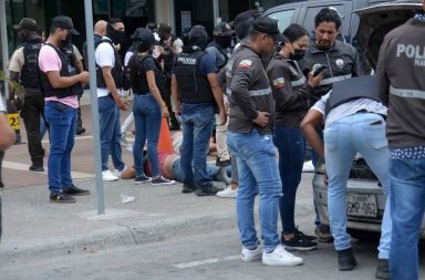 Once de los trece atacantes del canal TC Televisión, en Guayaquil, fueron trasladados a la Penitenciaría del Litoral.