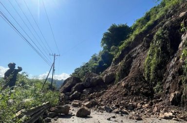 La vía Alóag-Santo Domingo vuelve a estar cerrada por deslizamientos
