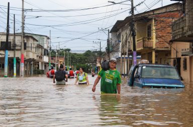 Personas se exponen a varias enfermedades tras inundaciones