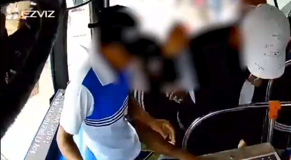 Delincuentes fueron detenidos tras asaltar en un bus, en Guayaquil