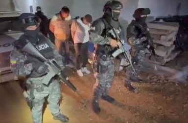 Dos fusiles que fueron robados dentro de un cuartel de la Armada del Ecuador, en Guayaquil, fueron recuperados.