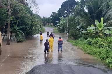 El desbordamiento del río Convento, en la parroquia del mismo nombre, causó afectaciones en más de 30 familias.