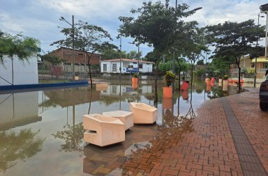 Se reportan inundaciones en Portoviejo tras desbordamiento del río