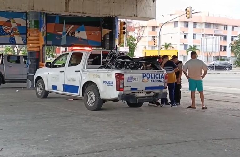 Un delincuente murió tras sufrir un infarto en medio de una persecución por varias calles del sur de Guayaquil.