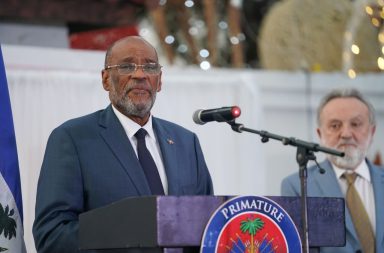 Renuncia el primer ministro de Haití en medio de la ola de violencia en el país caribeño