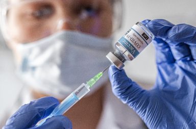Un paciente alemán se ha vacunado un total de 217 veces contra el covid y se ha convertido en un caso de estudio médico.