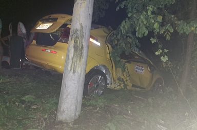 Un taxista de Portoviejo perdió la vida, aparentemente, tras sufrir un accidente de tránsito cuando se movilizaba en su unidad.