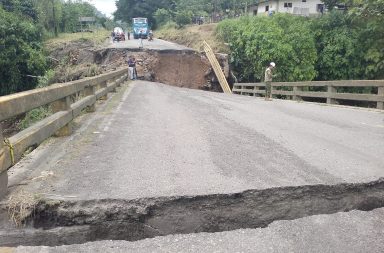 El oficial. La vía Alóag-Santo Domingo estará cerrada al tránsito vehicular casi dos meses debido al colapso de un puente.
