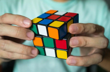 ¿Cómo resolver un cubo de Rubik? Aquí la guía oficial de ocho pasos