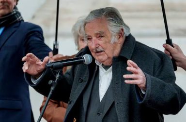 José Mujica, expresidente uruguayo anunció este lunes 29 de abril del 2024  que se le ha detectado un tumor en el esófago.
