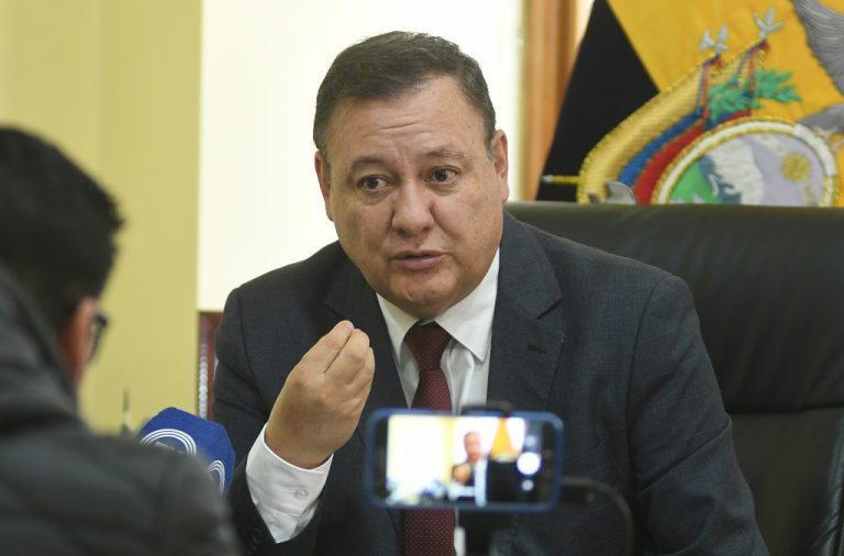 La Comisión de Fiscalización de la Asamblea aprobó la solicitud de juicio político contra Juan Zapata, exministro del Interior.