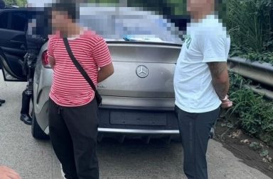 Tres hombres fueron detenidos en el cantón El Carmen, norte de la provincia de Manabí, durante un operativo realizado por las Fuerzas Armadas.