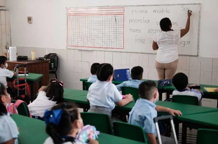 Una semana se retrasa el inicio de clases para el régimen Costa-Galápagos, así lo anunció el Ministerio de Educación a través de un comunicado.