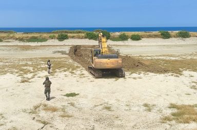 Militares destruyen pista clandestina en Manabí.