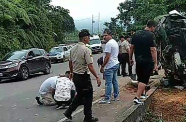 accidente en la vía Cuenca-Molleturo