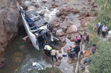Bus sufre accidente en Loja