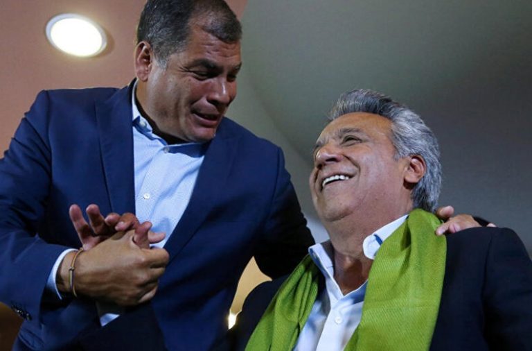 El expresidente Lenín Moreno volvió a acusar a su examigo y también expresidente de Ecuador, Rafael Correa, de planear actos en su contra.