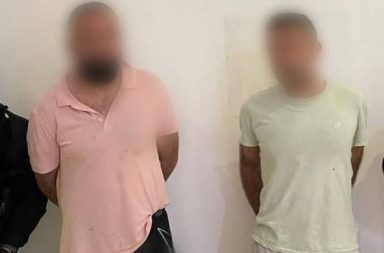 En una exclusiva zona de Samborondón, en Guayas, agentes de la Policía de Ecuador detuvieron a dos ciudadanos turcos.