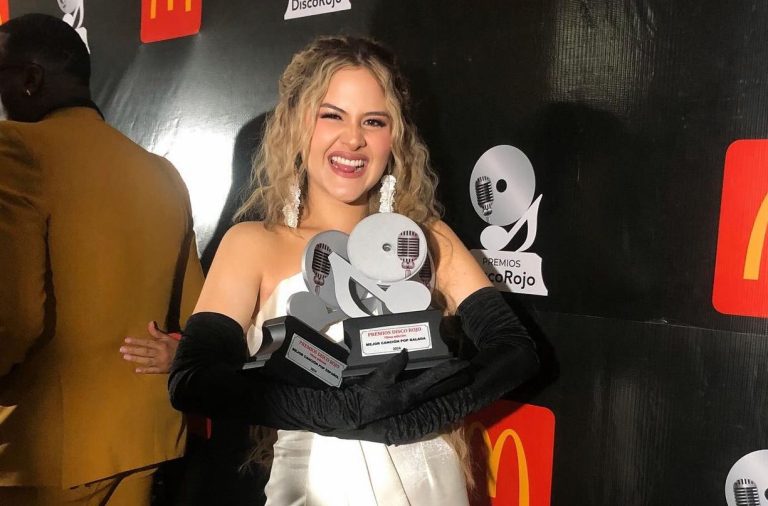 La cantante Mar Rendón ganó en las tres categorías donde estuvo nominada en la décima edición de los Premios Disco Rojo.