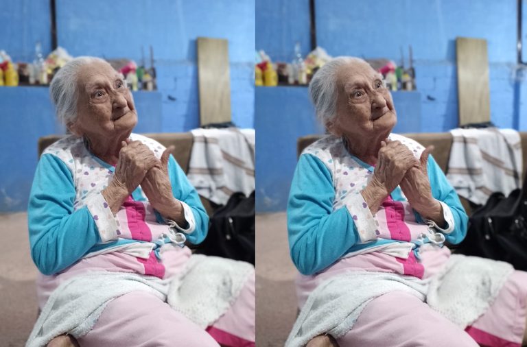 Madre de 106 años celebra su día en Ecuador.