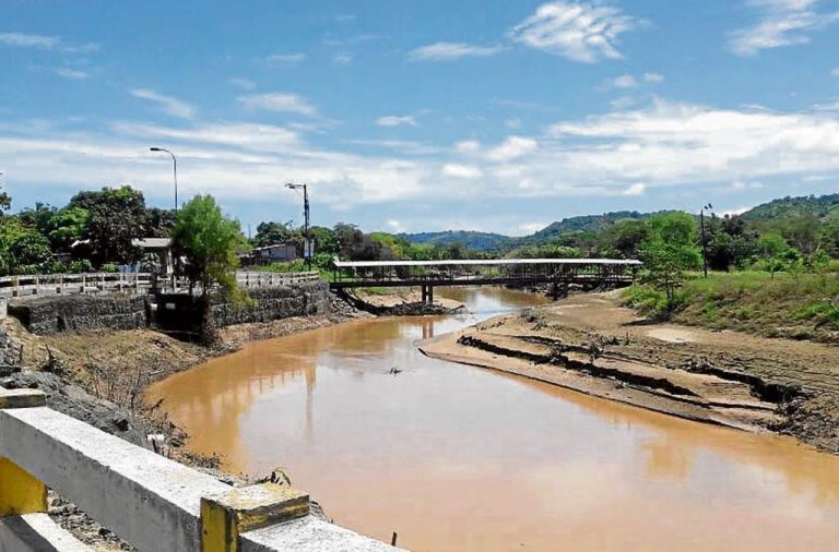 río Portoviejo contaminado