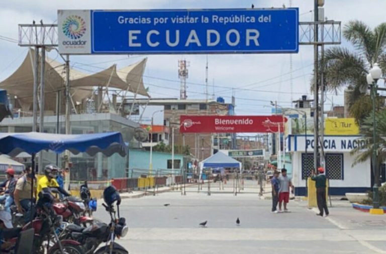 Turistas ingresan a ecuador
