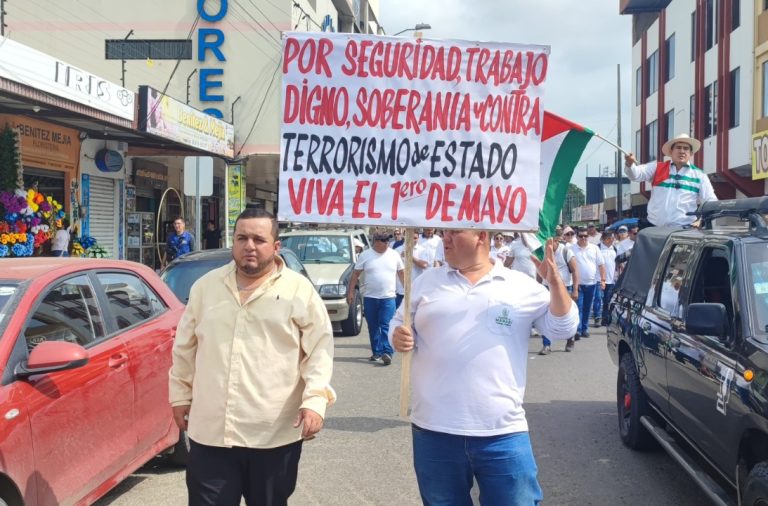 Una marcha por el Día del Trabajador recorrió las calles de Portoviejo