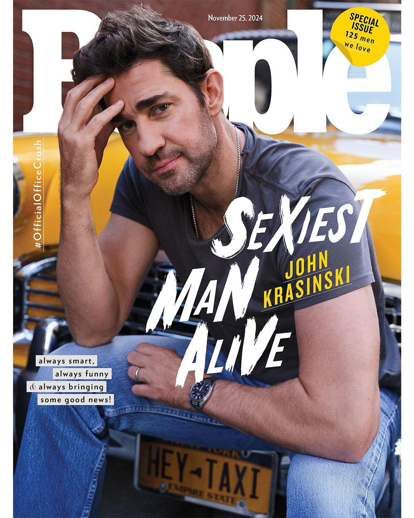 John Krasinski en la portada de la revista People, que lo reconoce como 'El hombre más sexy' del 2024.