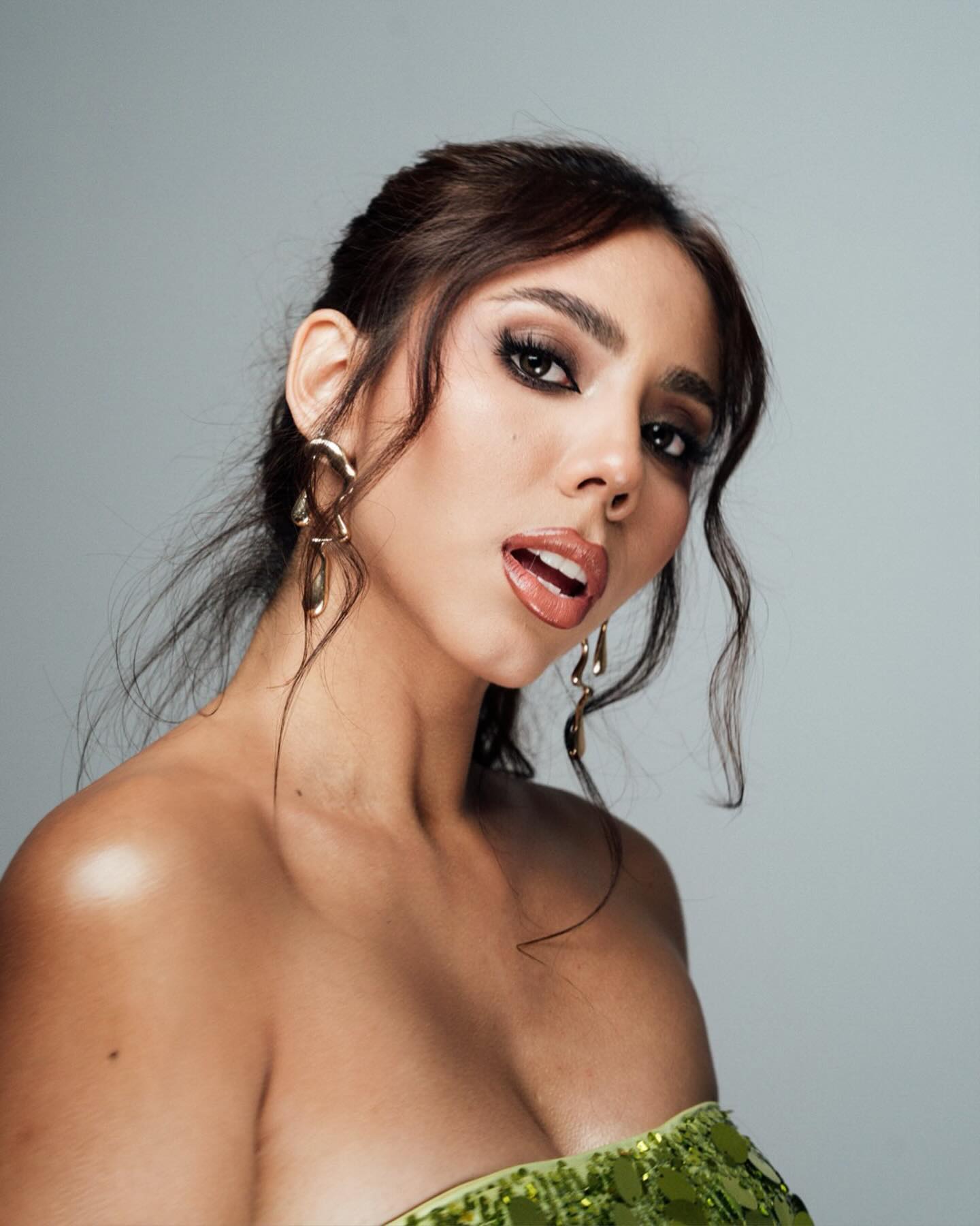 Naomi V, cantante ecuatoriana.