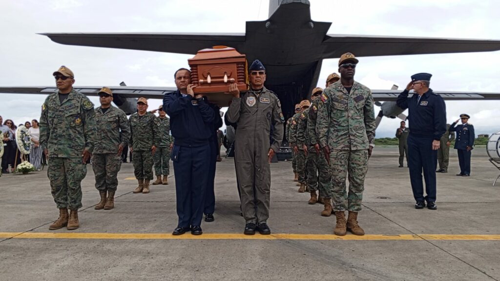 Actualidad. Trasladan el cuerpo del teniente coronel Porfirio Cedeño a Manabí