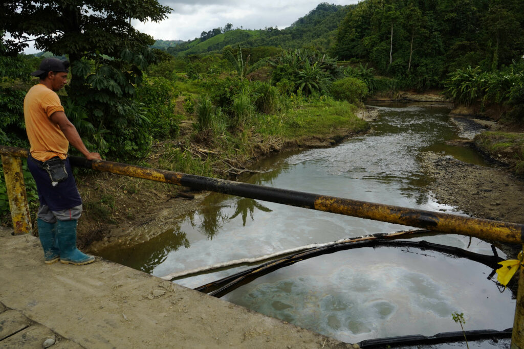 Petroecuador inicia indemnización por derrame de petróleo en Esmeraldas.