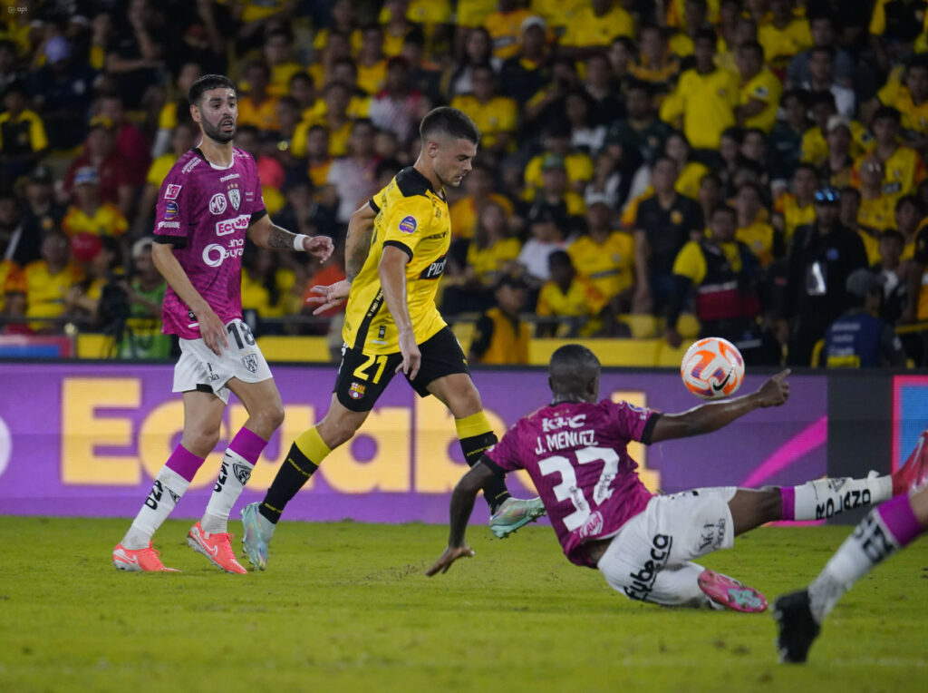 Barcelona SC se enfrenta ante Independiente del Valle, este martes en el estadio Monumental.