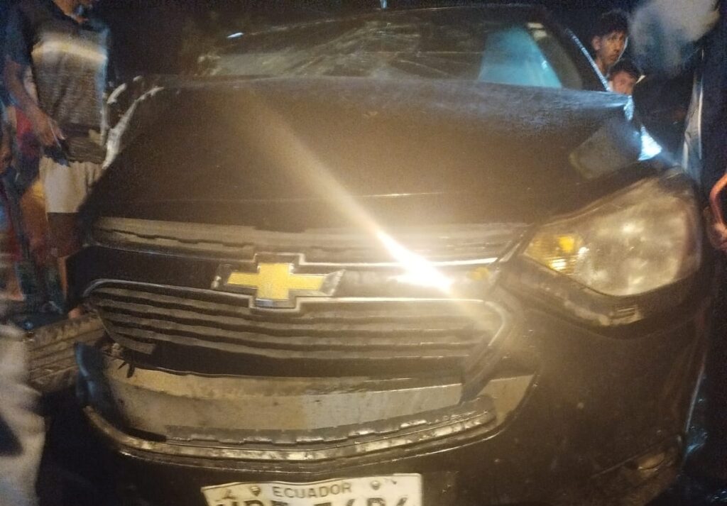 Carro implicado en accidente