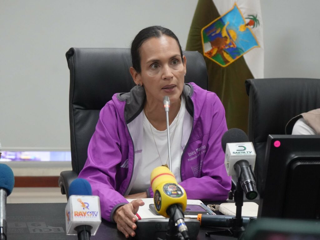 Juicio político contra la ministra Inés Manzano: correísmo impulsa su destitución desde la Asamblea Nacional.