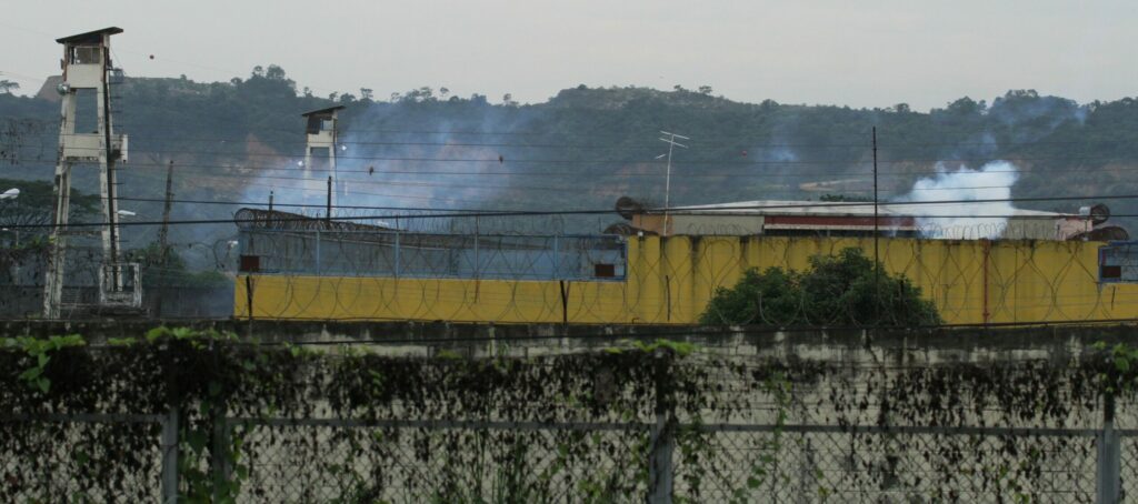 Ministerio del Interior busca acuerdo con las operadoras móviles para cortar la señal en las cárceles del país.