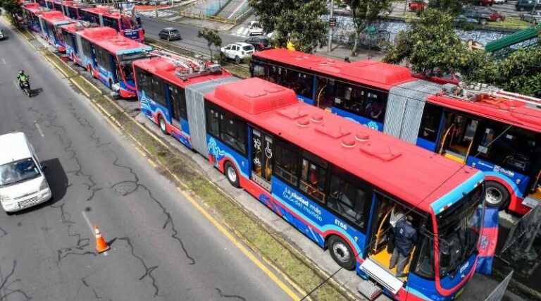 Quito estrena moderna flota de trolebuses eléctricos