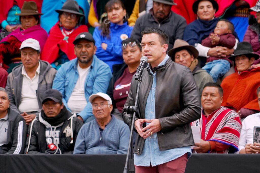El presidente Daniel Noboa destinó más de 560 millones de dólares en bonos para 2025, beneficiando a productores, jóvenes, ciudadanos y fuerzas del orden en Ecuador. Con programas como Jóvenes en Acción, Ecuatorianos en Acción y bonos para policías y militares.