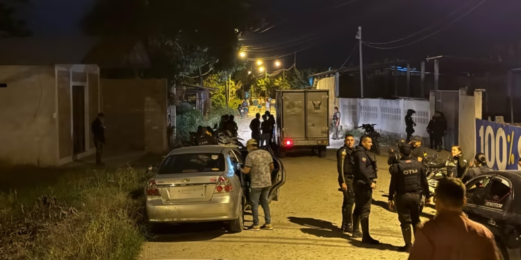 le dieron varios disparos en su casa casa