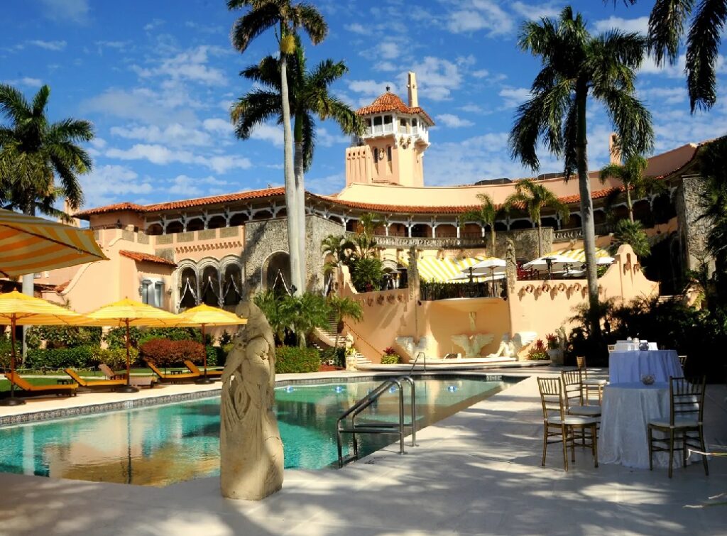 Donald Trump, presidente de Estados Unidos, recibirá este sábado al presidente ecuatoriano, Daniel Noboa, en Mar-a-Lago. Se trata de una mansión ubicada en Palm Beach, Florida.