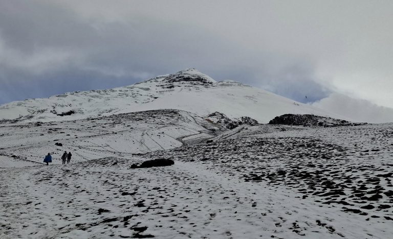 Ecuador. Al menos ocho personas están atrapadas tras avalancha en el volcán Cotopaxi