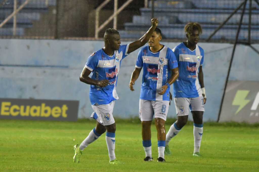 Manta FC durante un partido en el estadio Jocay.