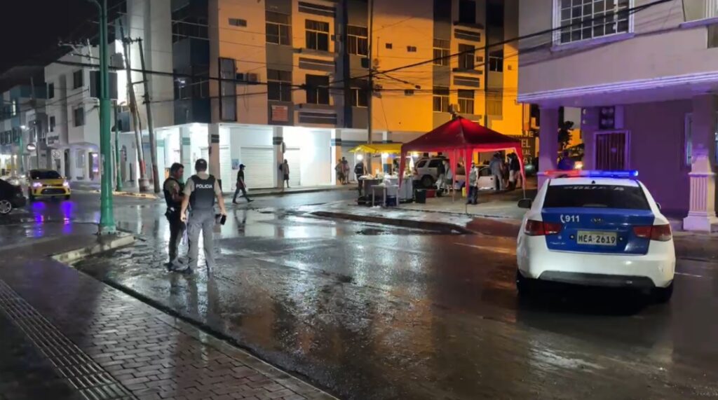 A un hombre de 19 años, lo asesinaron cerca de un puesto de comida rápida.