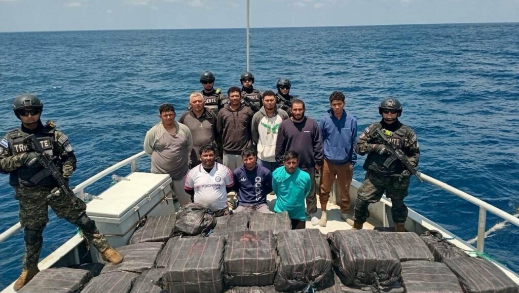 Ecuatorianos detenidos con droga en El Salvador