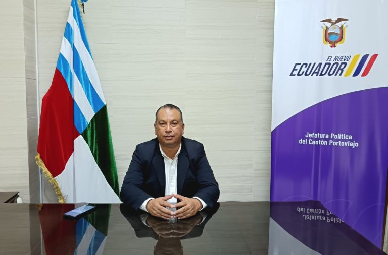 La Jefatura Política de Portoviejo trabaja en favor de las clases más afectadas por el fuerte invierno.