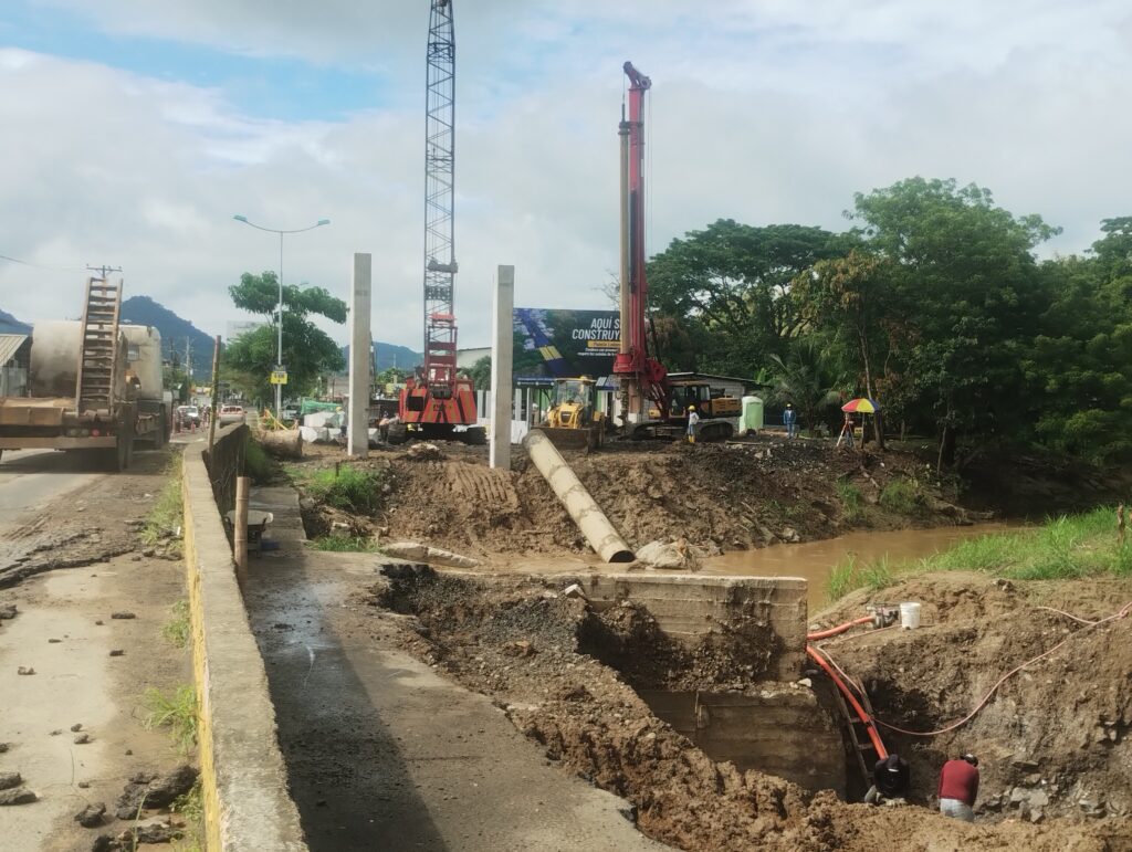 Llegan los primeros pilotes para la construcción del puente Lodana.
