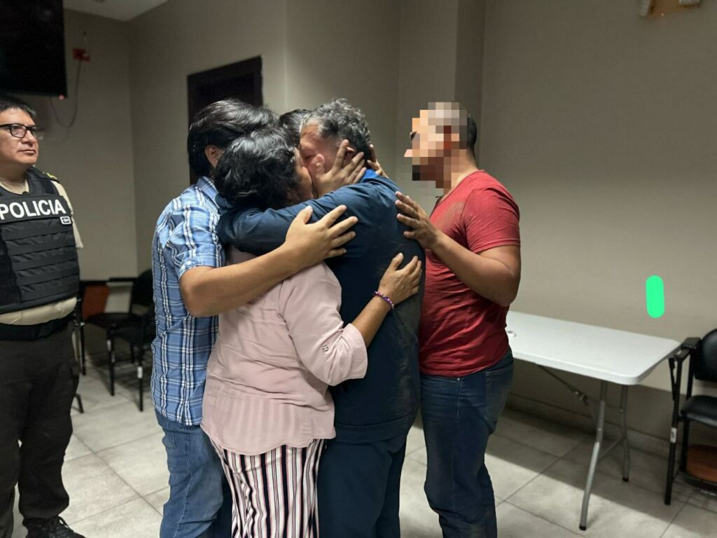 Mantenses liberados tras secuestro en la vía a Guayaquil