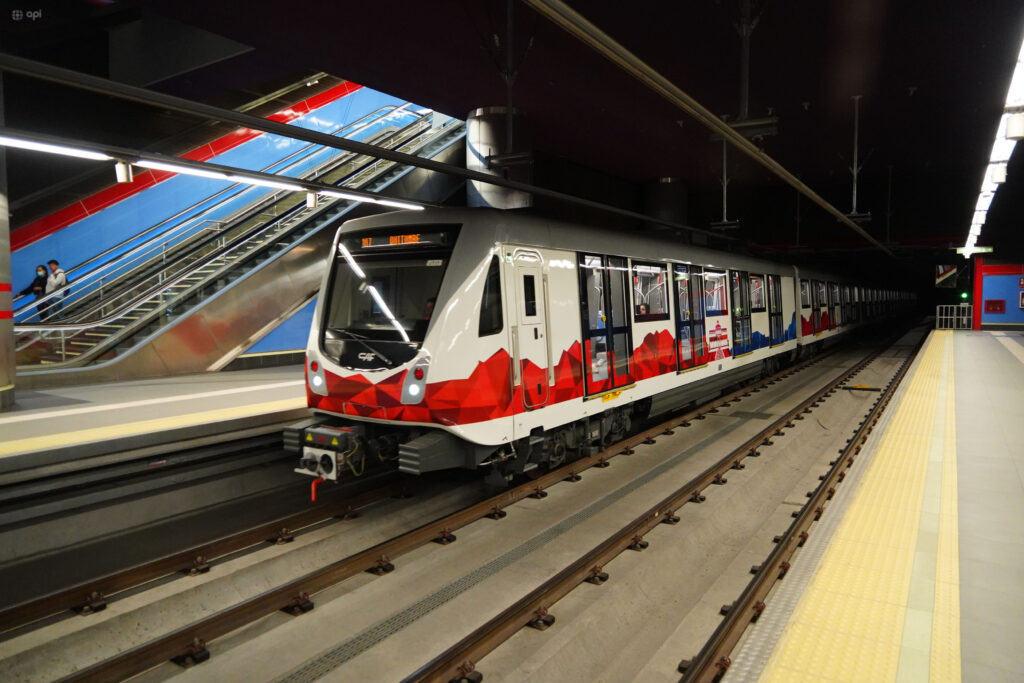 Metro de Quito transporte multan a usuario del Metro de Quito