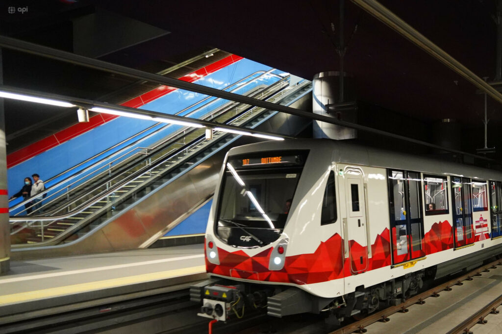 Metro de Quito transporte multan a usuario del Metro de Quito