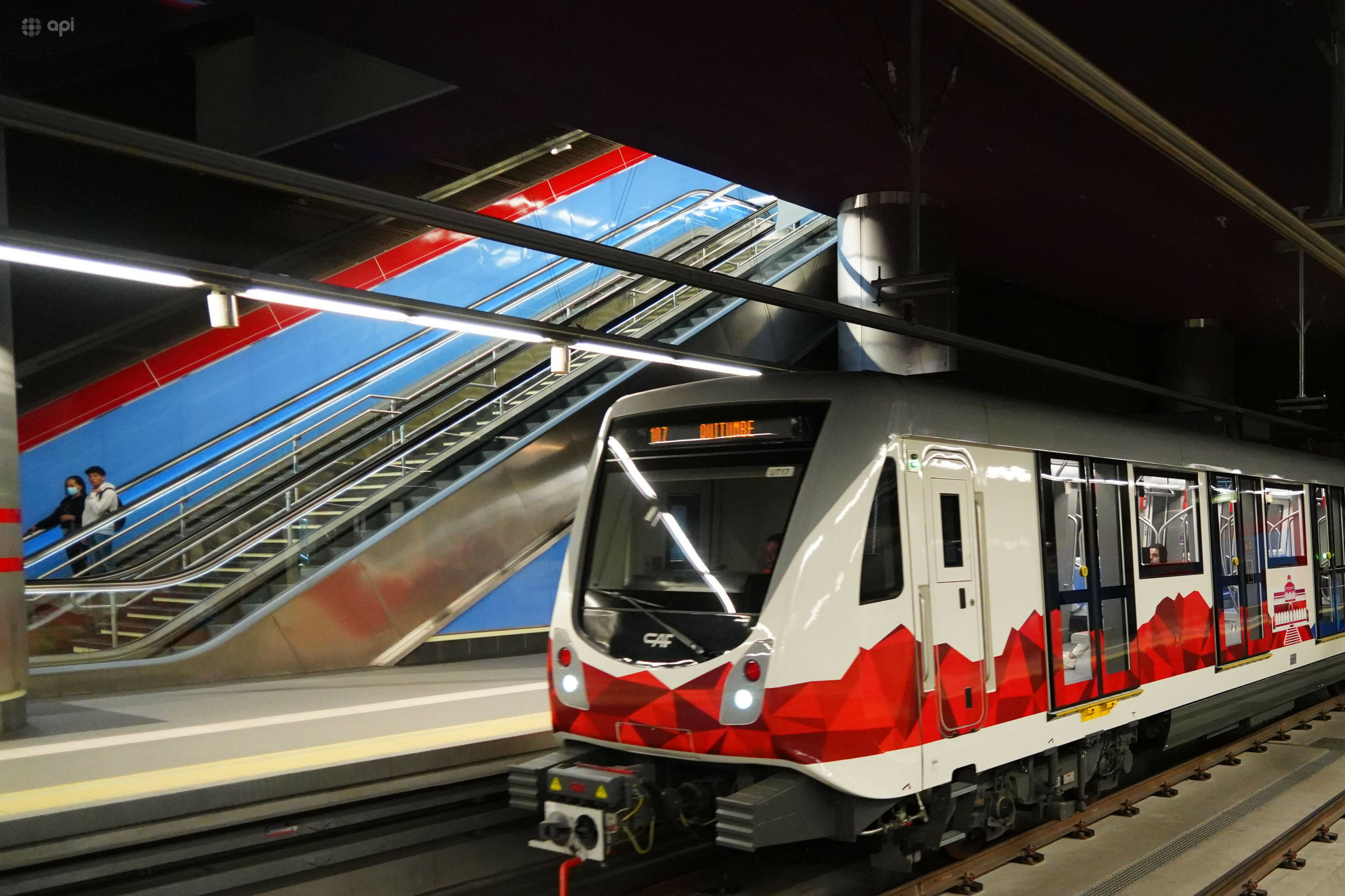 Metro de Quito transporte multan a usuario del Metro de Quito